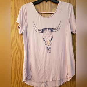 Cute and comfy ladies light pink top with cow skull on the front, size XL